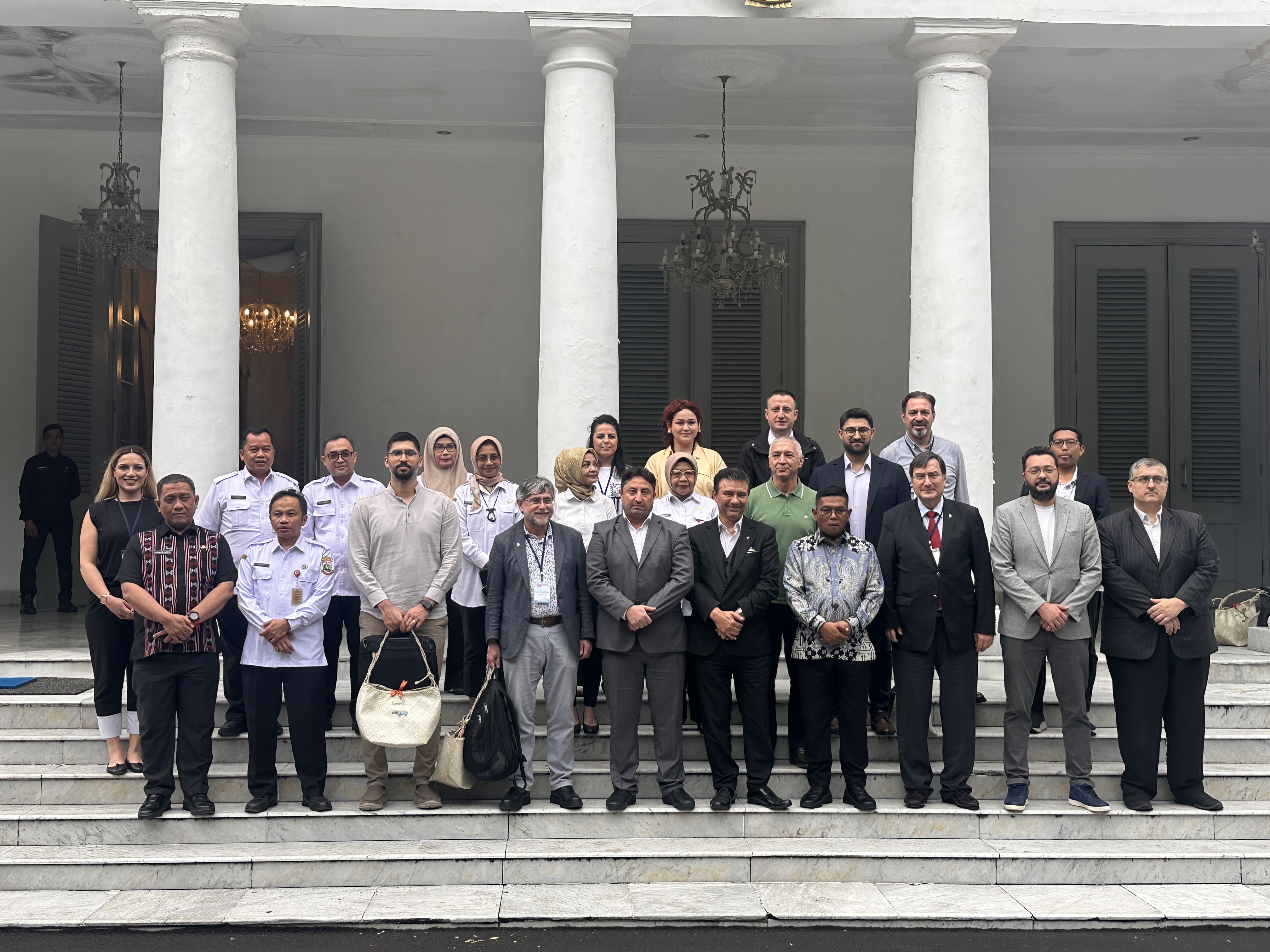 Heyetimiz Banten Valisi Andra Soni’ye Nezaket Ziyaretinde Bulundu