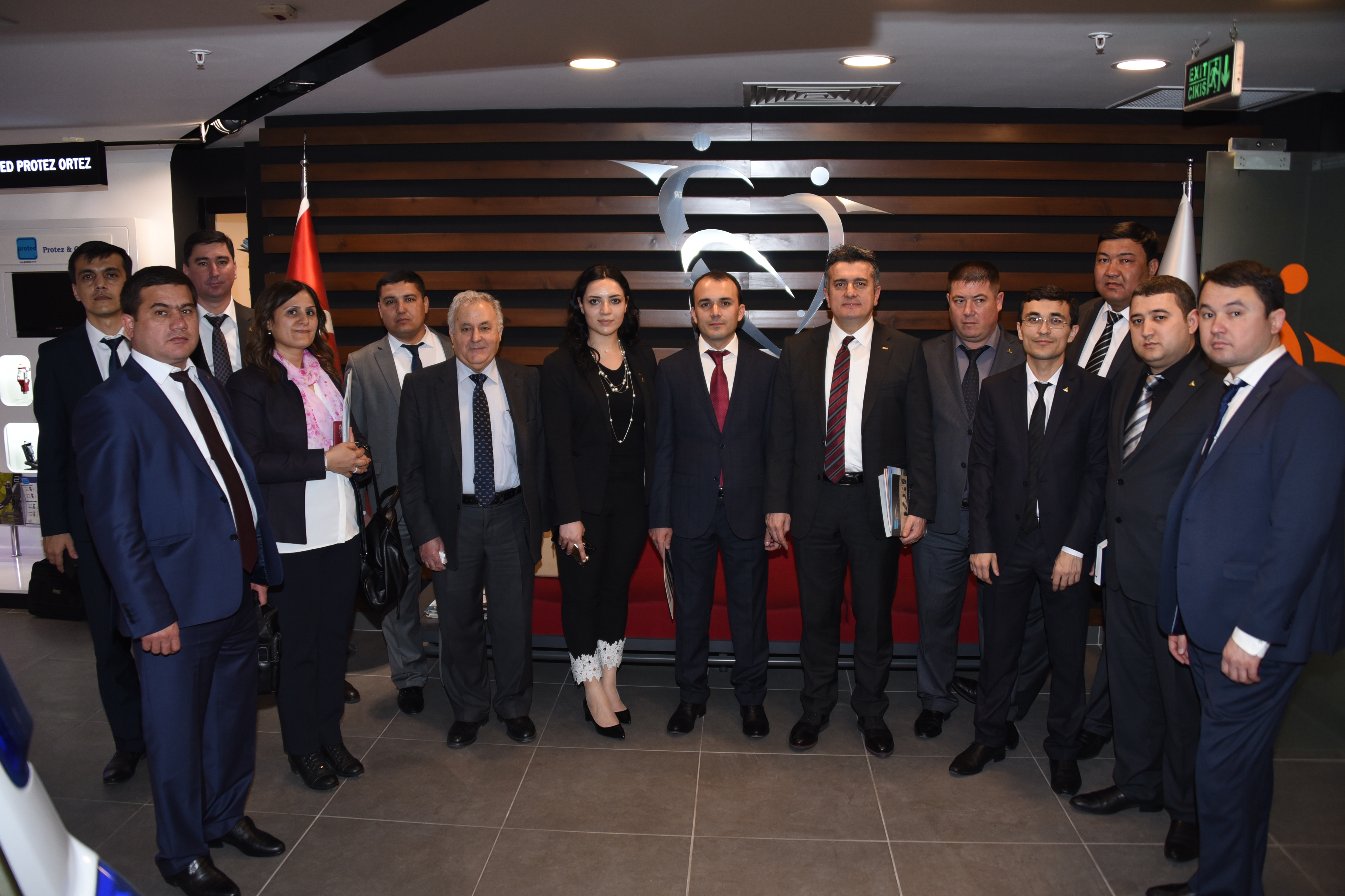 Özbekistan Mikrokredit Bank Heyeti OSTİM'i ve Ortak Showroom'umuzu ziyaret etti!..