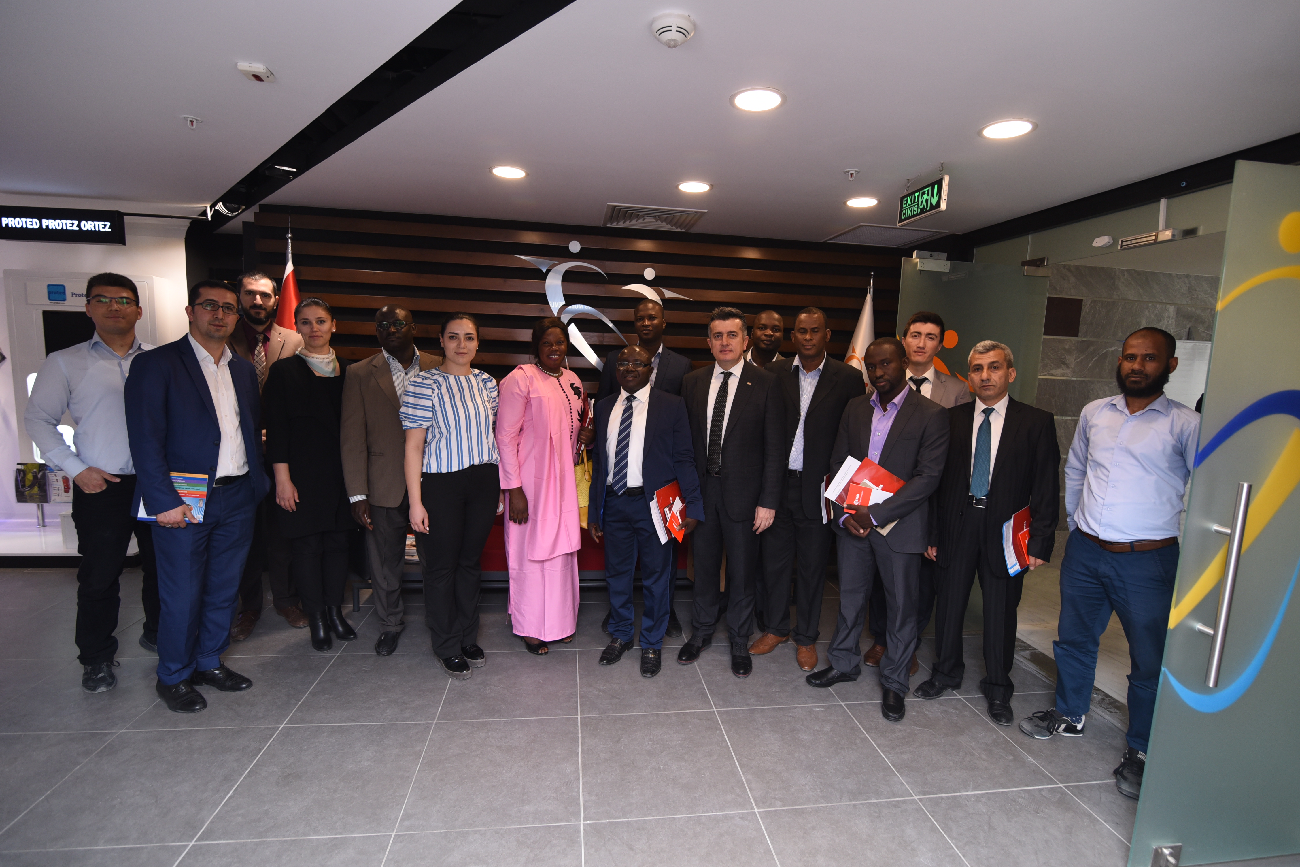 Gambiya Heyeti Showroomumuzu ziyaret etti!..